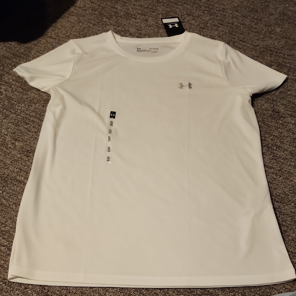 NWT Under Armour White T-Shirt Crew Neck Loose  Size XL Heatgear PTP 23 Inches
